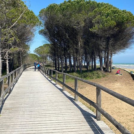Amazing Villa With Private Garden In Bibione Kültér fotó