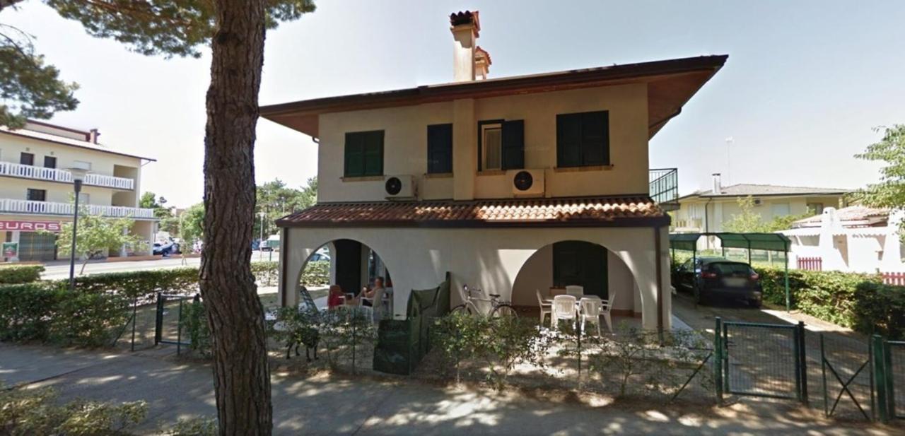 Amazing Villa With Private Garden In Bibione Kültér fotó