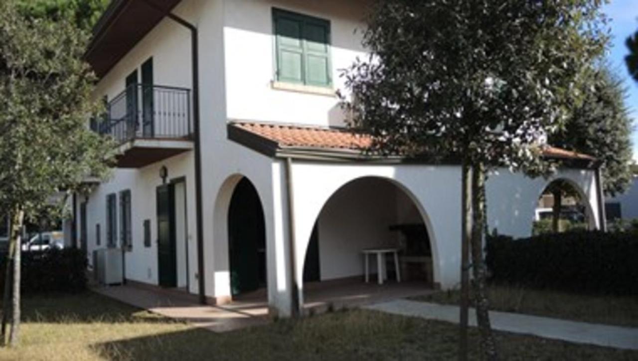Amazing Villa With Private Garden In Bibione Kültér fotó